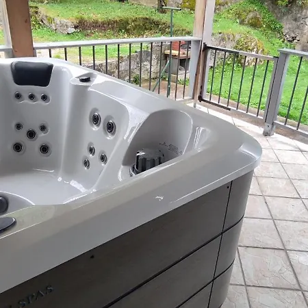 Du Pre Forestier شاليه